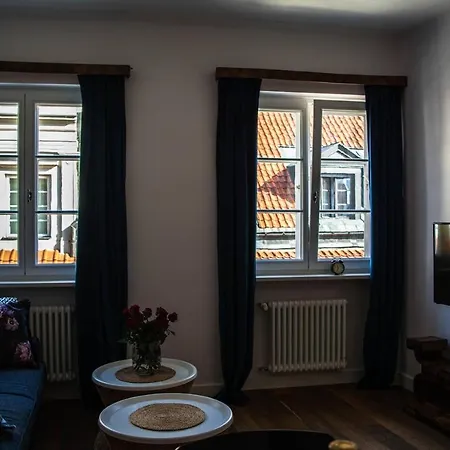 Near To The Castle * ורשה