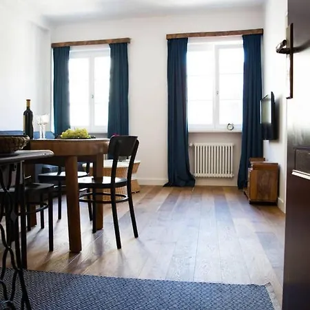 Near To The Castle ורשה